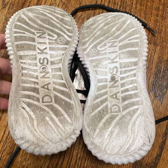 Girls Danskin Shoes - Size 12 - EXCELLENT USED CONDITION! - Picture 4 of 5